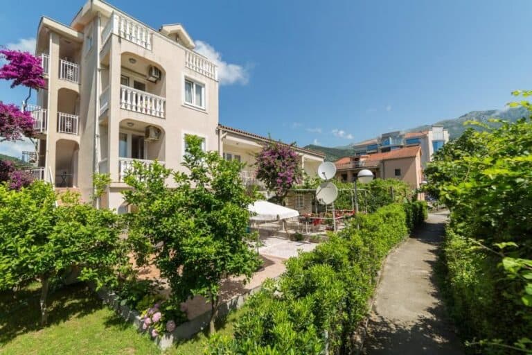 Apartments Elena